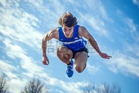 隐蔽骗术：揭秘“特制发型／配饰”中隐藏的微型摄像头成像技术。（伪装摄录黑幕：解密“特制发型／配饰”内置微型摄像头的成像原理）